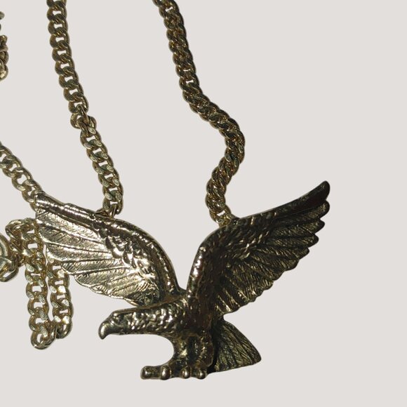 Eagle Flying Pendant 18 Inch Necklace Avon Gold Tone Cuban Style Chain Vintage - Picture 11 of 14